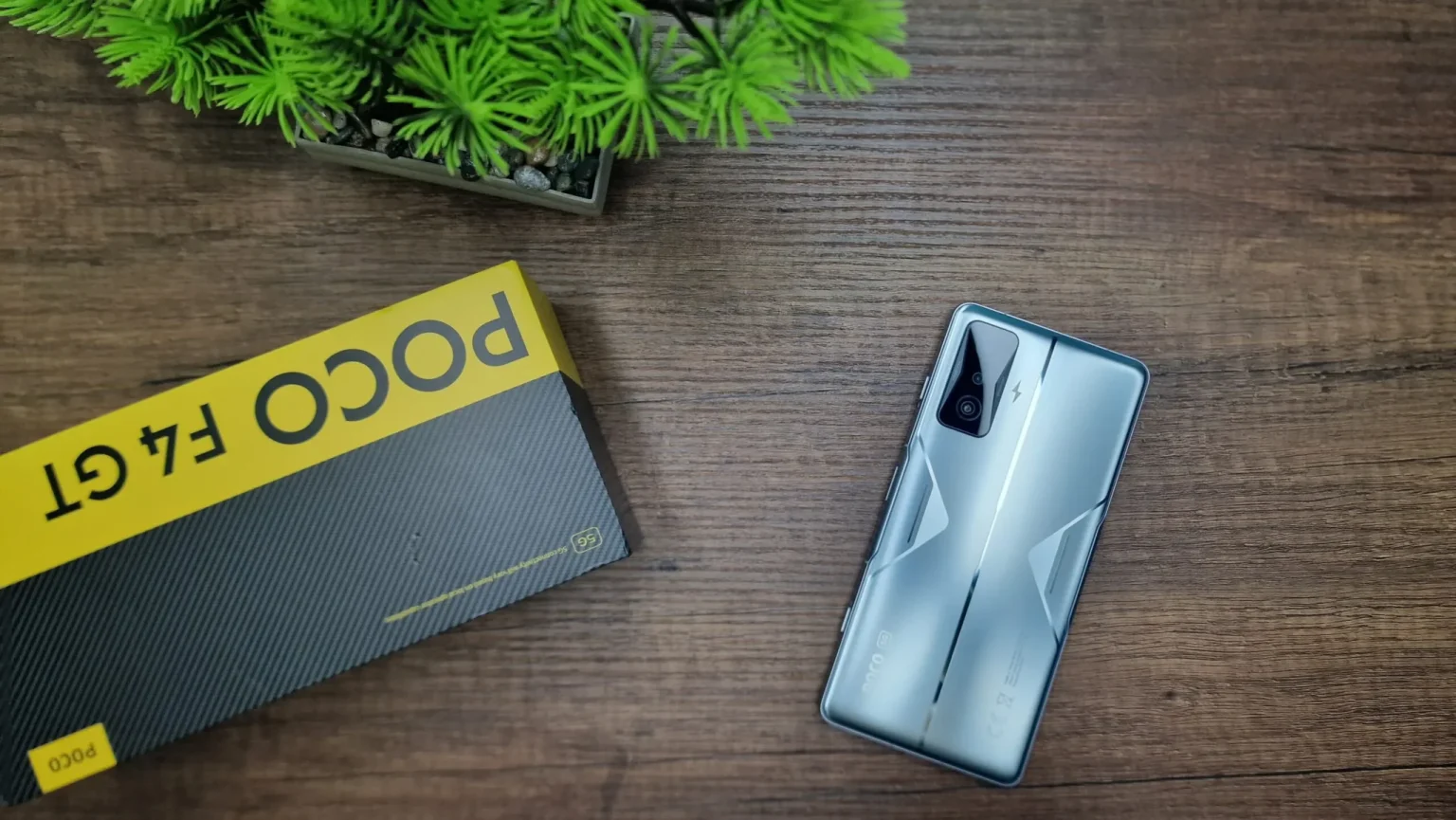 POCO F4 GT